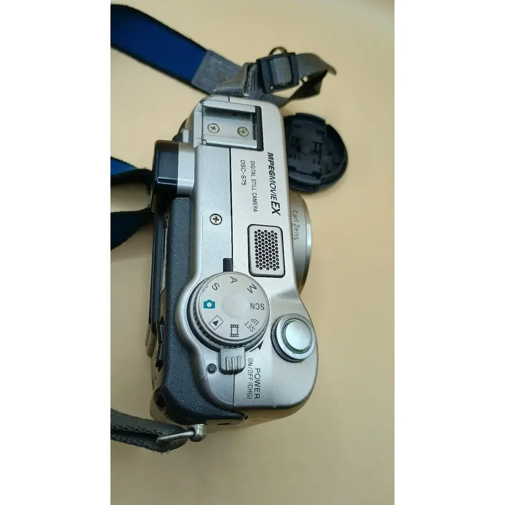 Sony Cybershot DSC-S75 3.3MP Compact Digital Camera Silver UNTESTED